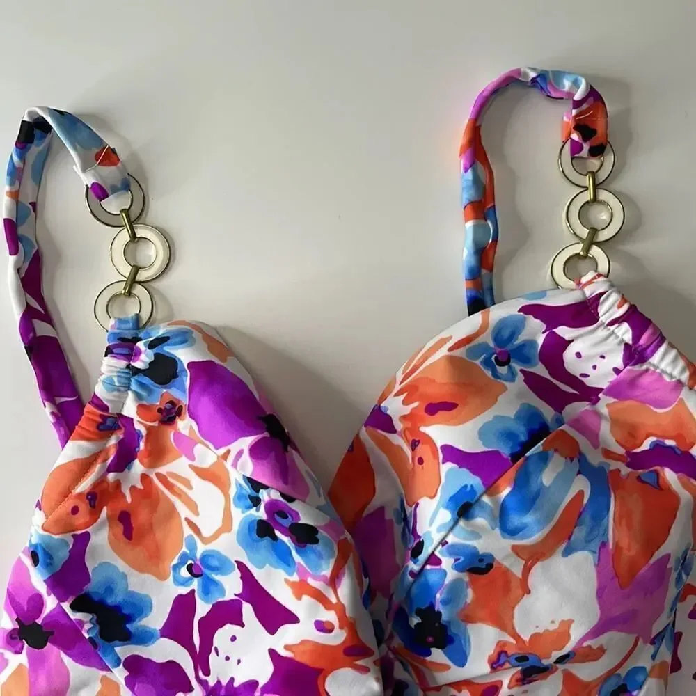 Catalina collections swim tank. Floral.  Size 3X.  Built in bra.  EUC.